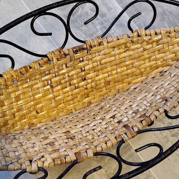 Vintage Sm Rod Iron & Wicker Basket w/Vintage 7 Pieces of Fruit - Picture 5 of 10